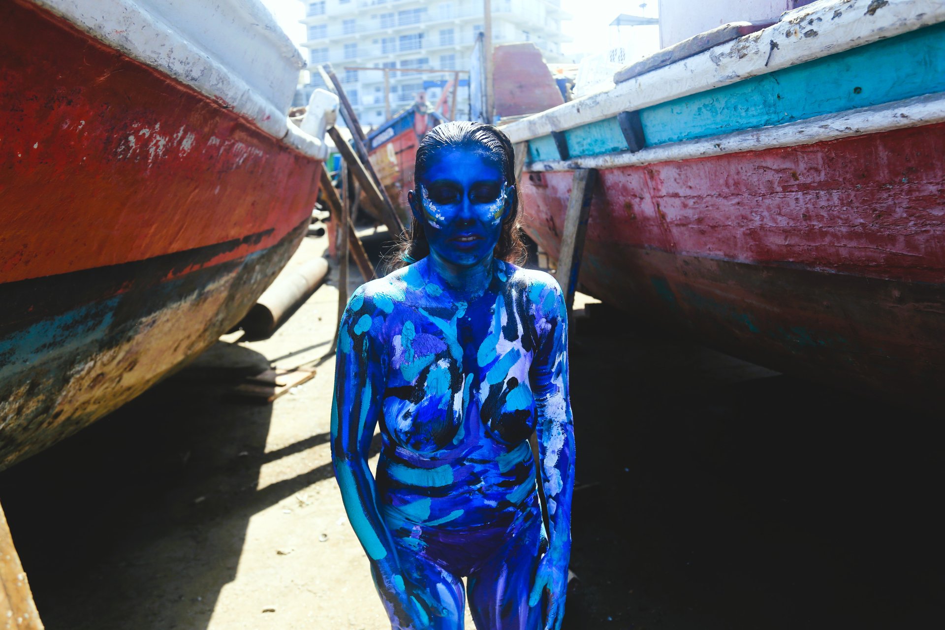 SERIE CUERPOS PINTADOS 2025 - MUJER DEL MAR 2 - BRUMA