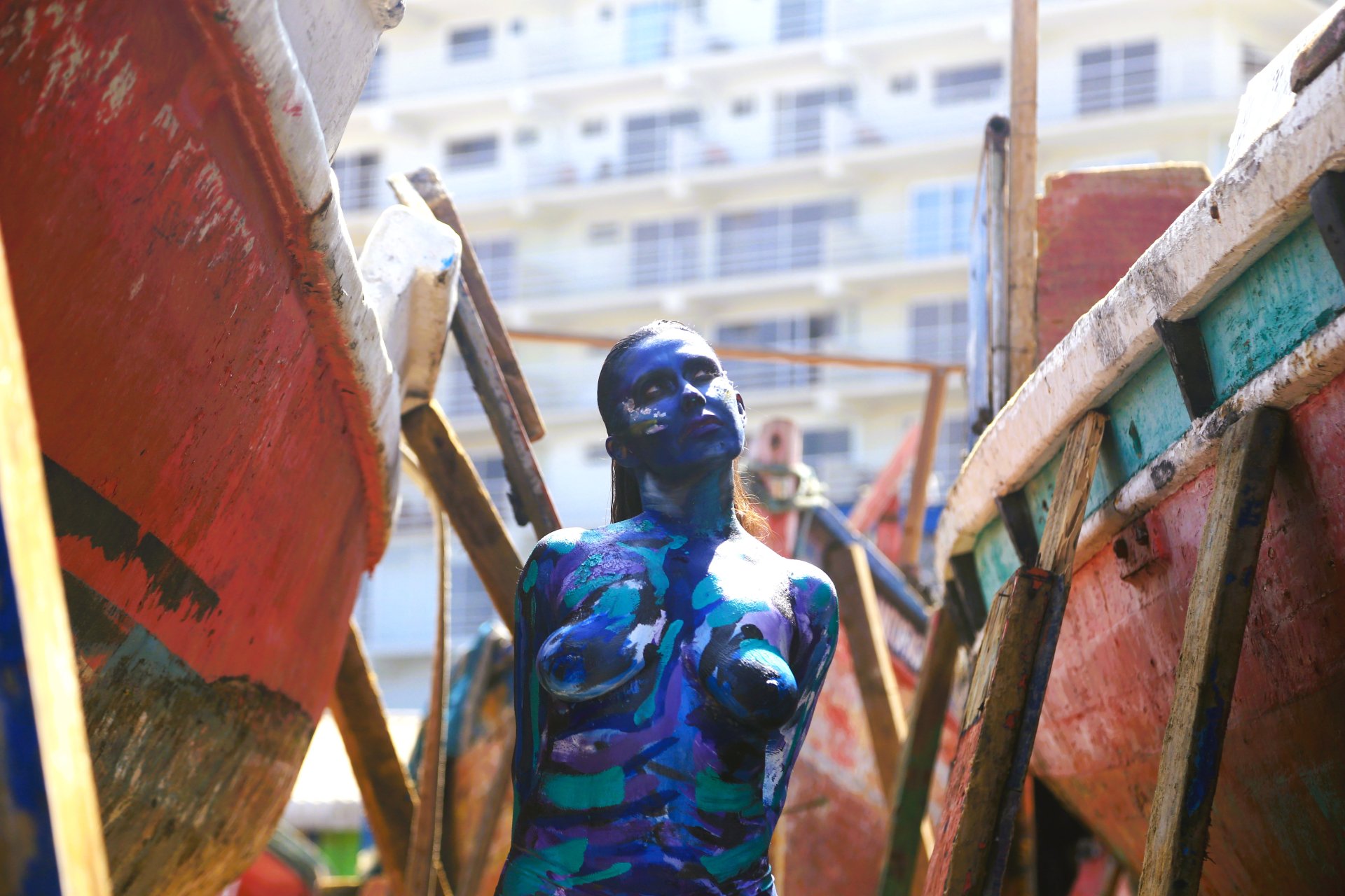 SERIE CUERPOS PINTADOS 2025 - MUJER DEL MAR 2 - BRUMA