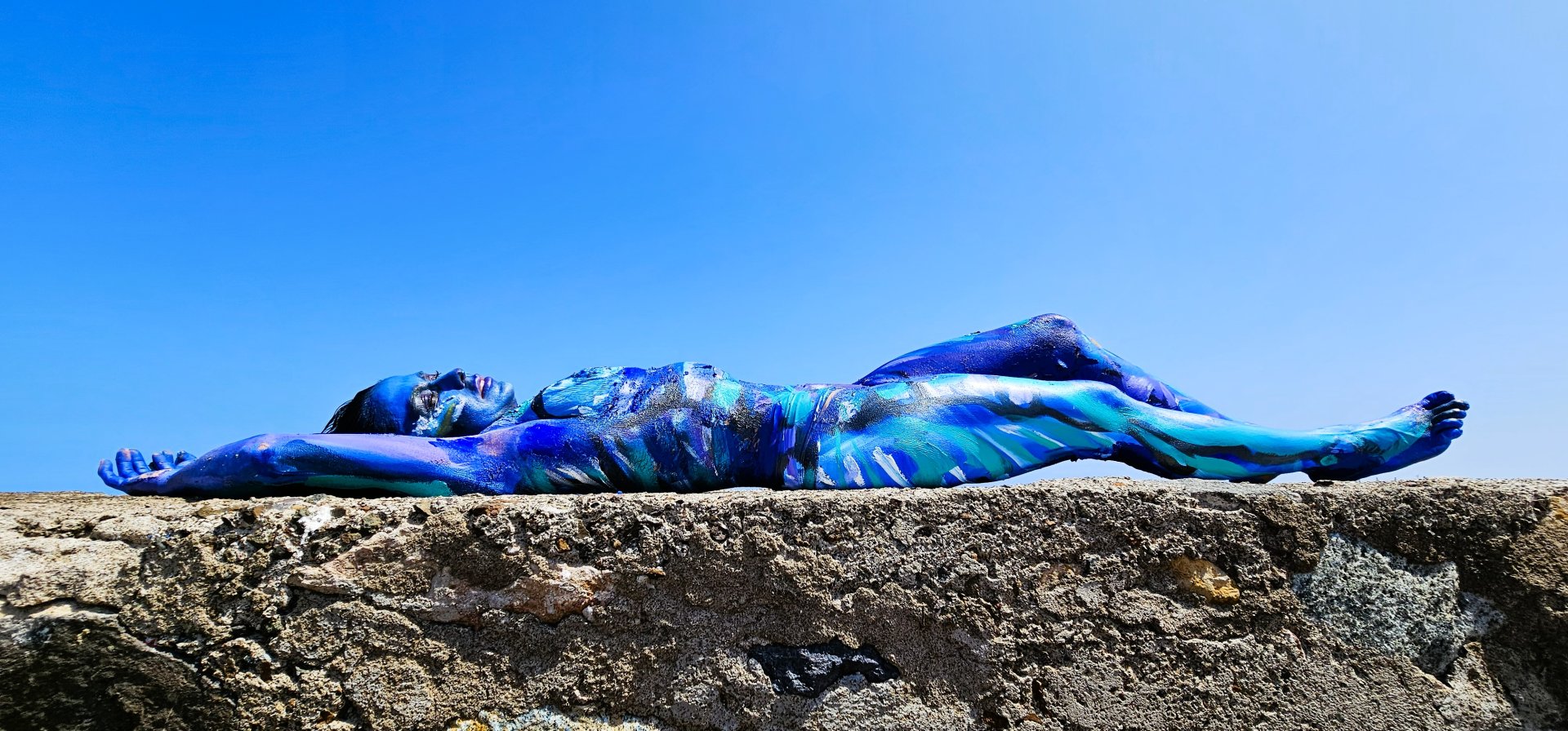 SERIE CUERPOS PINTADOS 2025 - MUJER DEL MAR 2 - BRUMA