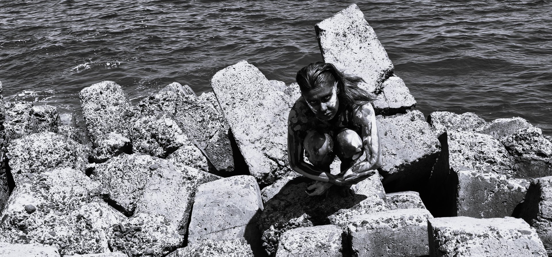 SERIE CUERPOS PINTADOS 2025 - MUJER DEL MAR 2 - BRUMA