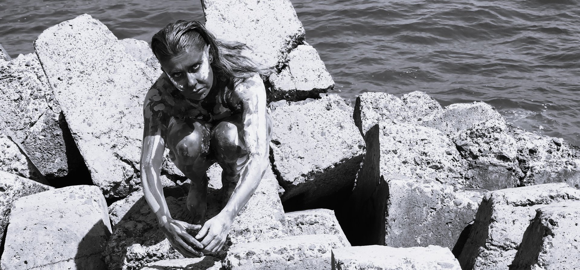 SERIE CUERPOS PINTADOS 2025 - MUJER DEL MAR 2 - BRUMA