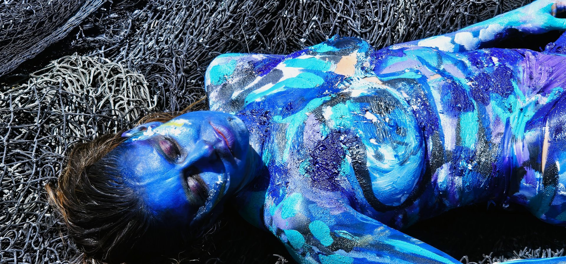 SERIE CUERPOS PINTADOS 2025 - MUJER DEL MAR 2 - BRUMA