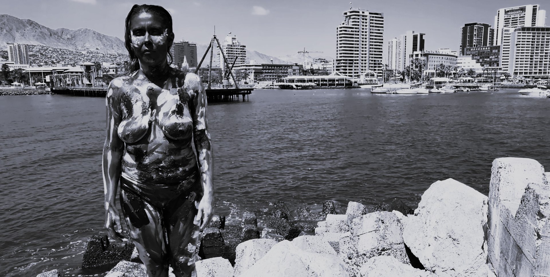 SERIE CUERPOS PINTADOS 2025 - MUJER DEL MAR 2 - BRUMA