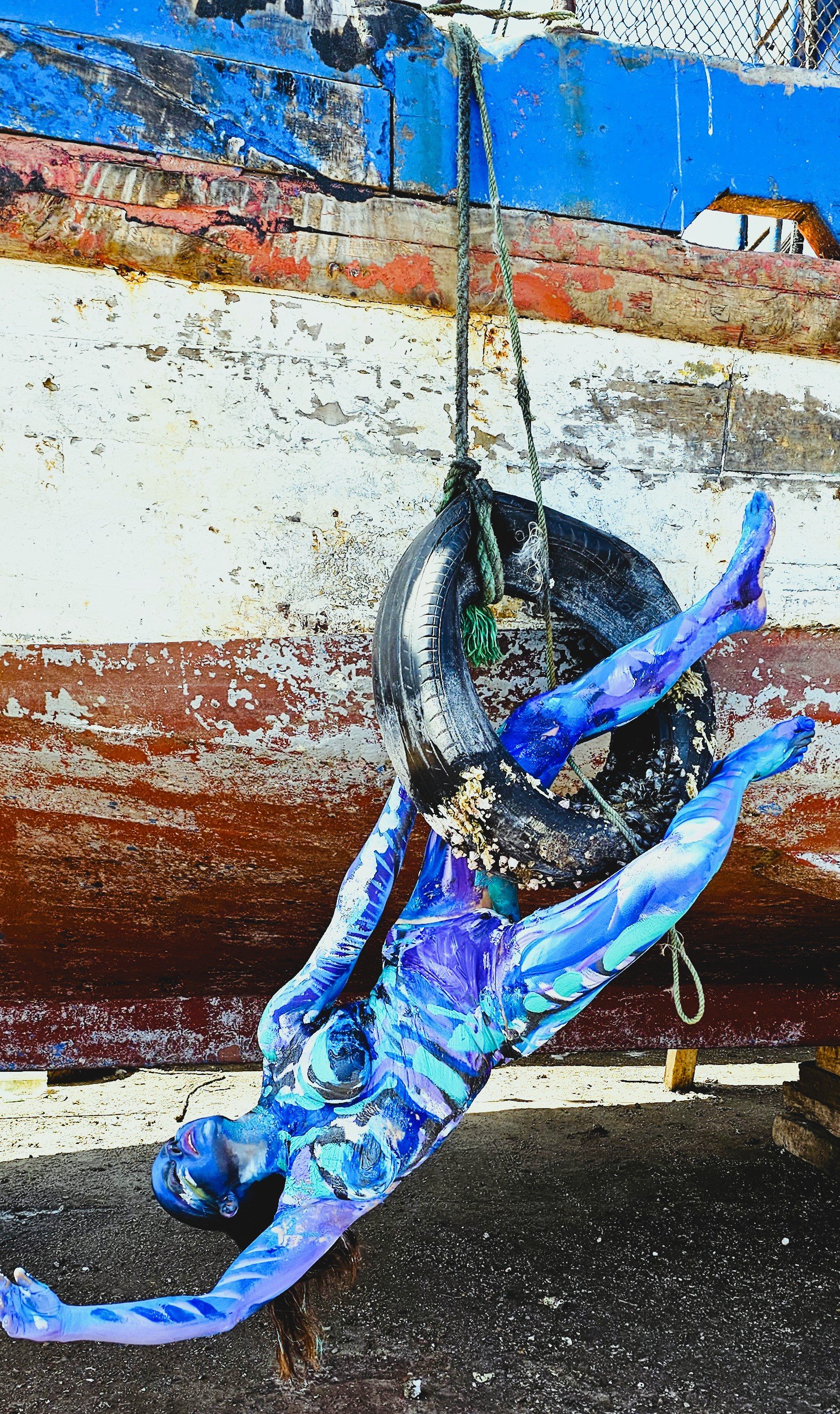 SERIE CUERPOS PINTADOS 2025 - MUJER DEL MAR 2 - BRUMA