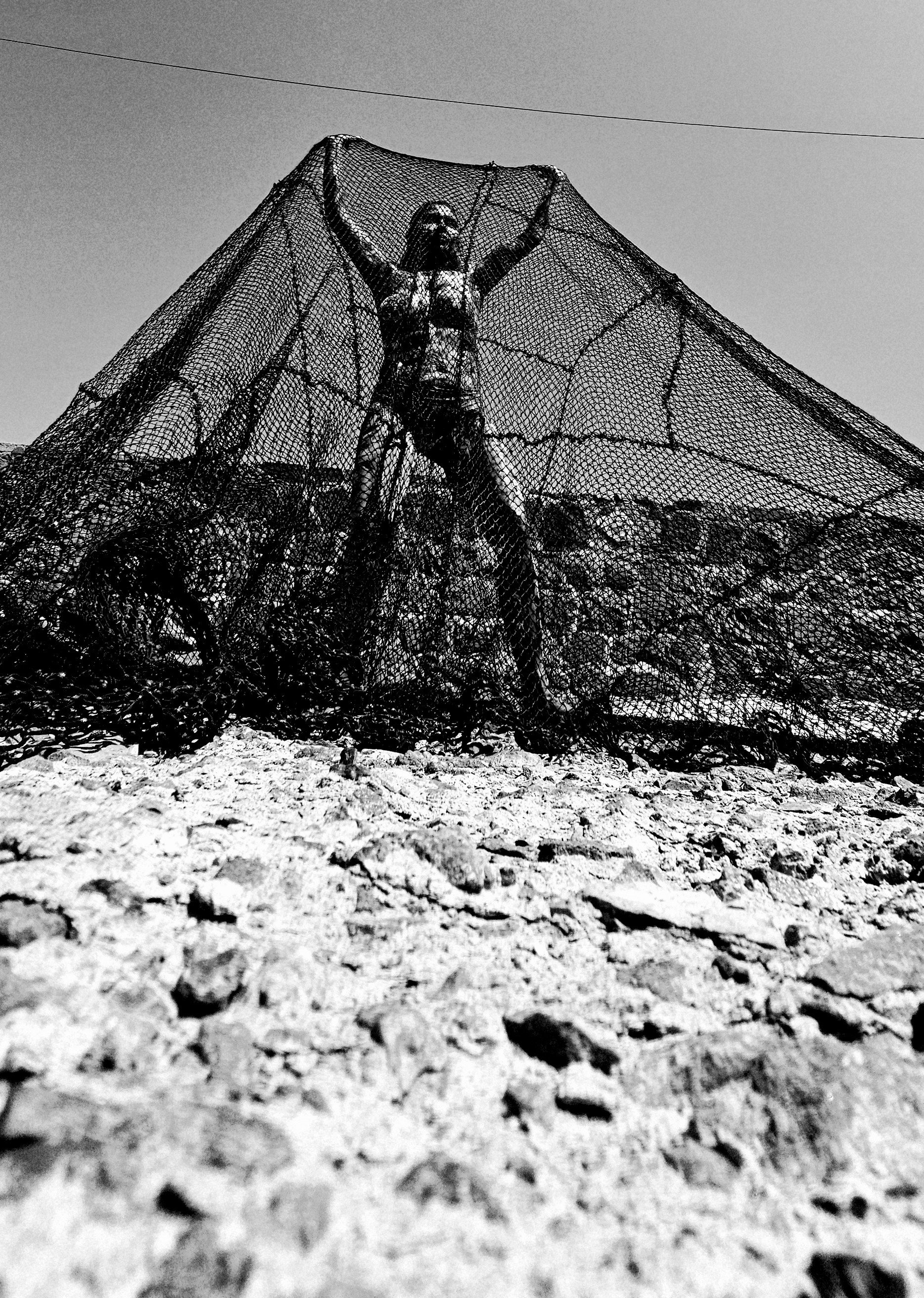 SERIE CUERPOS PINTADOS 2025 - MUJER DEL MAR 2 - BRUMA