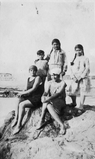 MARGARITA AYALA YOVIC Y FAMILIA - PLAYA CAVANCHA - IQQ