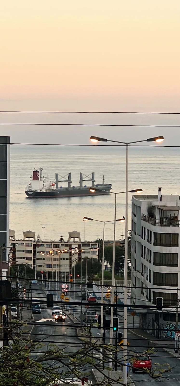 BARCO EN CALLE CERRO A MAR -  HOMERO AVILA 